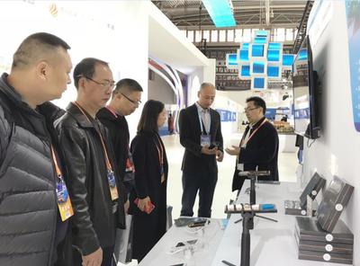 青橙VOGA 2 AI激光投影手機(jī)亮相2018保密技術(shù)交流大會(huì)，智能黑科技閃耀全場(chǎng)